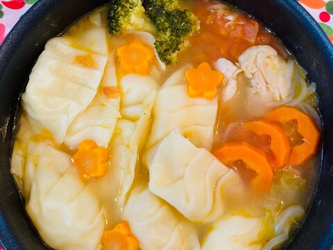 ライスチーズ餃子のトマトチキンコンソメ鍋♪